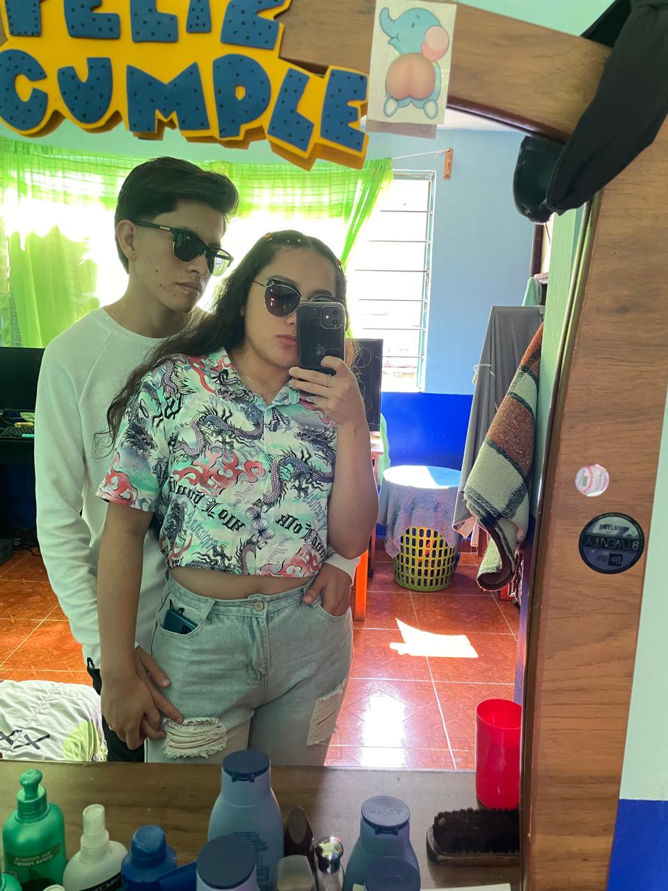 Con lentes juntos